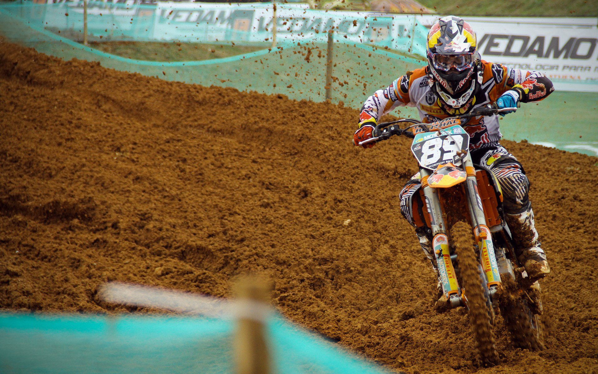 9游电竞站-快船防守轮转到位成功逼迫对手失误，谁是快船更好的防守球员